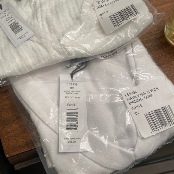 Michael Stars White Maya V-Neck Tank, NWT - Picture 5 of 5